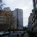 Посередине квартала проходит улица Дунаева